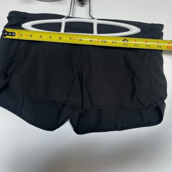 Lululemon Speed Up Low-Rise Lined Short 2.5" - Picture 2 of 5